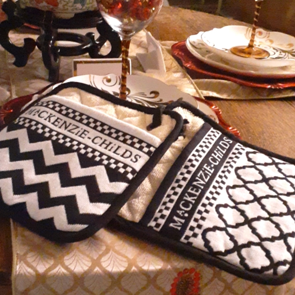 MacKenzie-Childs Zig Zag Pot Holders Set of 2 NWT
